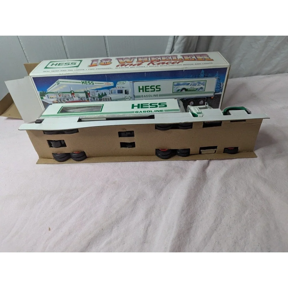 Hess gasoline 18 wheeler truck semi & racer car vintage 1992 with lights new box